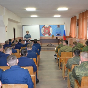 Сотрудники ачинской полиции рассказали военнослужащим о вреде наркотиков