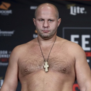 Емельяненко нокаутировал американца в первом раунде