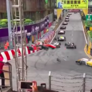 Вылетевшая с трассы на огромной скорости гонщица рассказала о своем состоянии