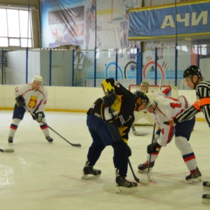 Ачинские хоккеисты попали в тройку лидеров краевого чемпионата