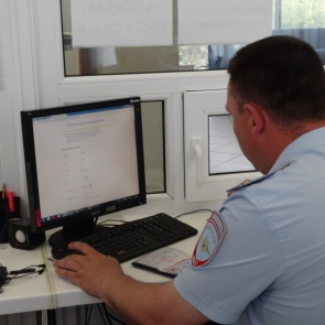 Госавтоинспекторы в Ачинске информируют о режиме работы пункта РЭО в праздничные дни