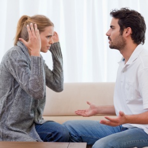 Пары, которые вместе работают, могут хуже спать — и вот почему