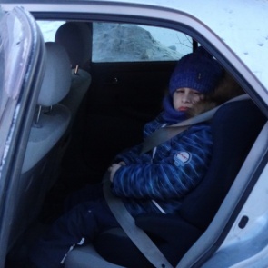 Дорожные полицейские в Ачинске и проверили правильность перевозки юных пассажиров в салоне автомобиля