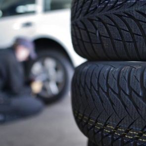 «Еще не пора»: красноярская ГИБДД посоветовала пока не менять зимнюю резину на летнюю