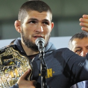 Нурмагомедов отметил годовщину чемпионства в UFC