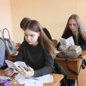 В Ачинске полицейские совместно со специалистами городской комиссии по делам несовершеннолетних проинспектировали учебные заведения