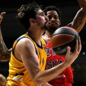 Российских баскетболистов обокрали во время матча