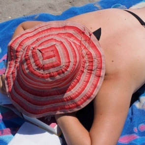 Чем лечить солнечный ожог: народные средства