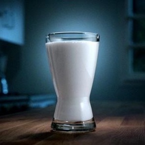 Кефир на ночь — за и против