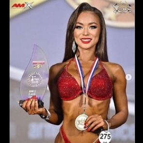 Российская бодибилдерша взяла золото в турнире Шварценеггера