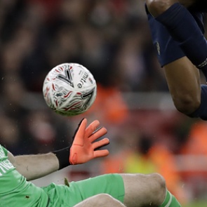 Бывший вратарь «Челси» Чех стал хоккеистом