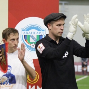 Вратари красноярской и курской команд по футболу провели матч в кепках как у Льва Яшина