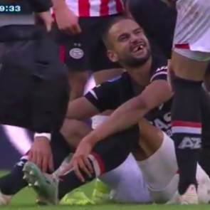 Футболист остался без нескольких зубов после столкновения с соперником