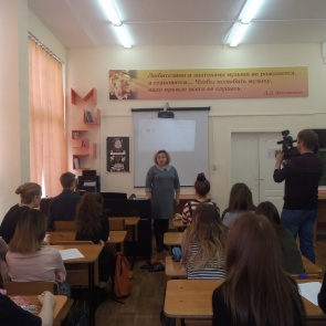 Сотрудники АМРБ к Всемирному дню борьбы со СПИДом организовали мероприятия на двух ведущих молодежных площадках города