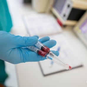 Три случая за год: красноярцы без прививки подхватили корь в поездках по России