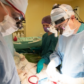 Двум красноярским подросткам провели уникальную операцию на сердце. Этот метод раньше применялся только для взрослых