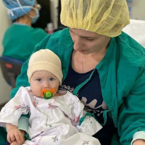 В Корее прооперировали малыша, который заболел саркомой после укуса насекомого