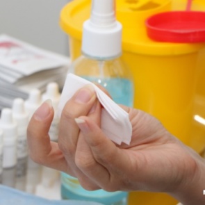 В российском препарате для диабетиков нет нужной дозировки для детей. Родителям пришлось искать странный выход из ситуации