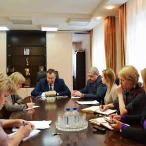 В течение часовой прямой телефонной линии Глава города пообщался с 16 жителями Ачинска