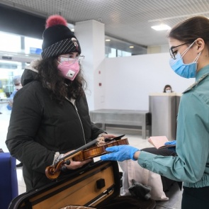 В России из-за коронавируса скупают респираторы: в ход идут даже строительные