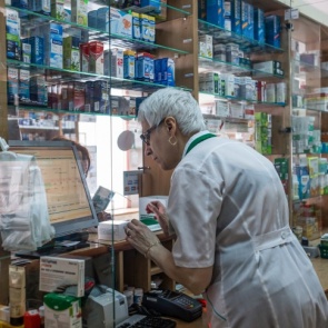 Проще приложить подорожник: как легально получить лекарства, из-за которых в России сажают матерей