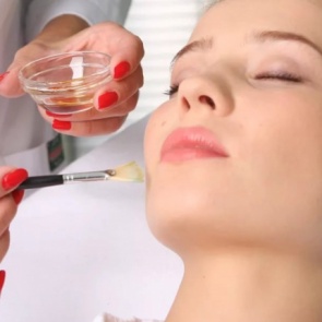 Пилинг для лица. Какие виды и как действует