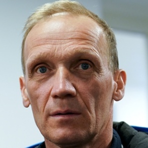 Главу российского биатлона обвинили в растрате денег на жену