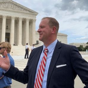 Штат США подал в суд на Китай из-за коронавируса