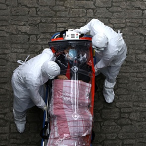 ВОЗ предрекла миру резкий пик коронавируса вместо второй волны