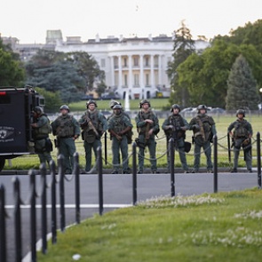 Трампа спрятали в подземном бункере во время протестов у Белого дома