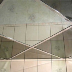 Что собой представляет зеркальный потолок?