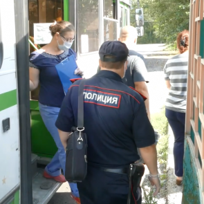 Специалисты мэрии и полиции проверили, как ачинцы соблюдают масочных режим в общественных местах и транспорте