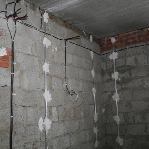 Объясняет юрист: Почему нельзя штробить стены под электрику