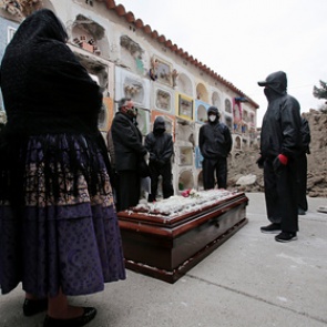 Число жертв коронавируса в мире превысило миллион человек