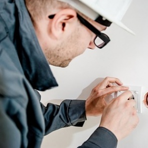 В России предложили ввести проверки электропроводки в квартирах