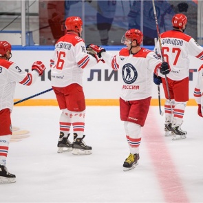 «Бросаем вызов пандемии»: Ночная хоккейная лига присоединилась к социальной акции «Спасибо врачам»