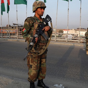 Автомобиль российского посольства подорвался на взрывном устройстве в Кабуле