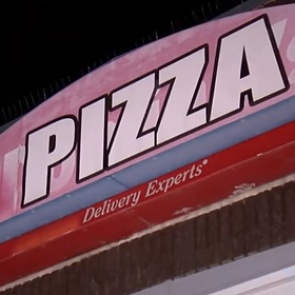 Посетитель пиццерии оставил 151 тысячу рублей чаевых и обогатил всех официантов