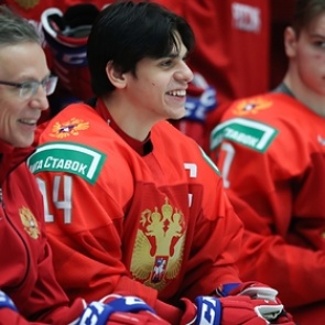 Главный тренер российской молодежки призвал не «опускать» хоккеистов после ЧМ