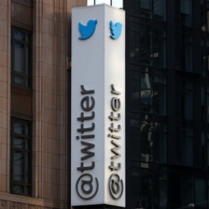 Twitter заблокировал аккаунт посольства Китая в США