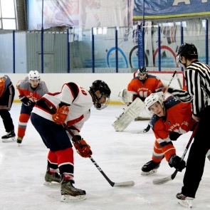 Хоккеисты Ачинска посоревнуются с командой из Зеленогорска в «Звёздном»