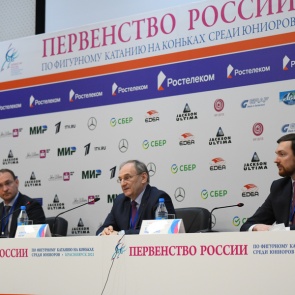 В Красноярске подвели итоги первого соревновательного дня первенства России по фигурному катанию на коньках среди юниоров