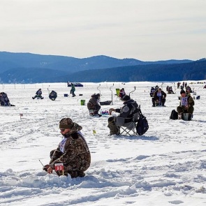 Красноярцев позвали на массовую рыбалку в разгар весны. Ловить рыбу предстоит 4 часа