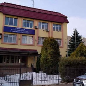 Украинский полицейский случайно выстрелил себе в голову на построении