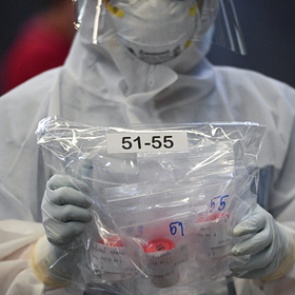 Ученые оценили эффективность вакцины Pfizer против нового штамма коронавируса