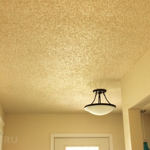Текстурированный потолок «попкорн»: плюсы и минусы