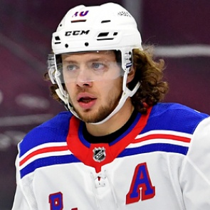 Панарин вышел на второе место в НХЛ по набранным в среднем за матч очкам