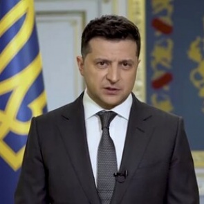 Зеленский предложил Путину встретиться в Донбассе