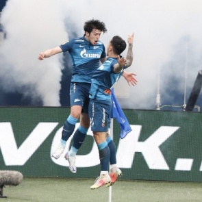 «Зенит» разгромил «Локомотив» и досрочно выиграл чемпионат России по футболу