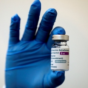 В Германии отказались использовать AstraZeneca только для лиц старше 60 лет